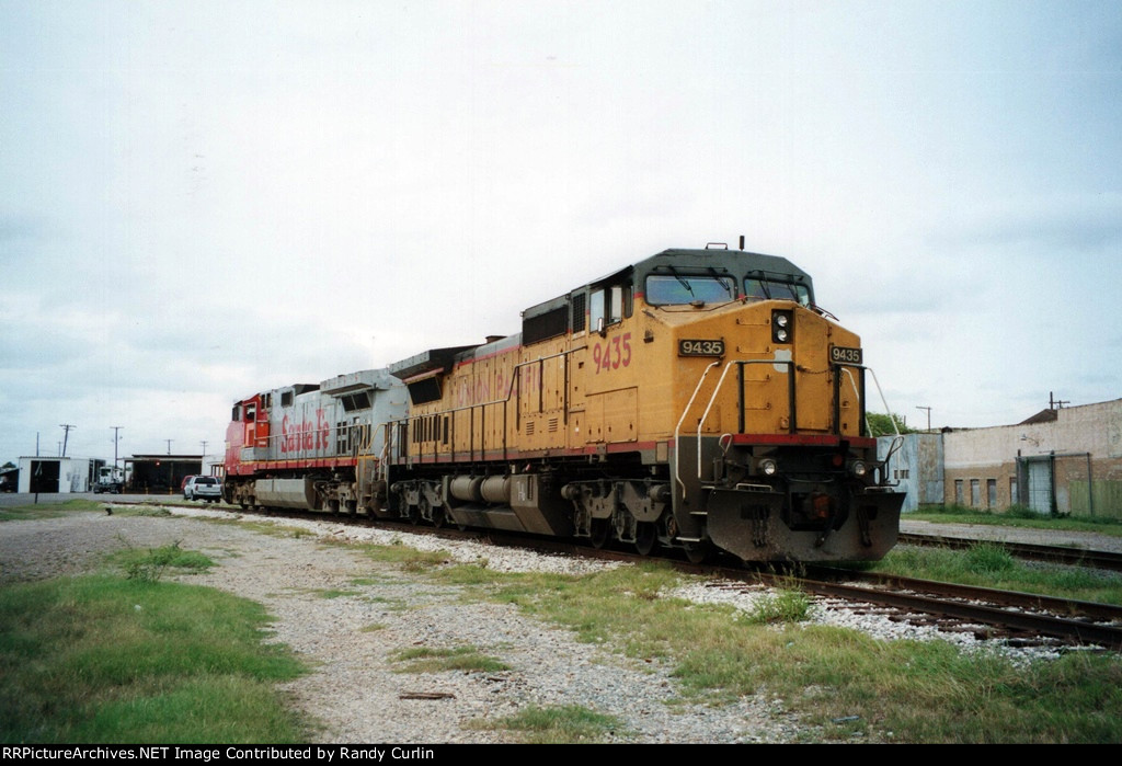 UP 9435 on Harlingen Wye